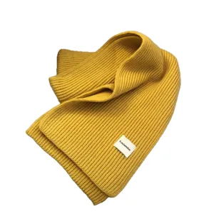 Gemütlicher gelber Strickschal für Damen, einfarbiger Retro warmer Halswärmer im Winter.