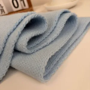 Morbida sciarpa in maglia tinta unita per donna e uomo, scaldacollo caldo e confortevole.