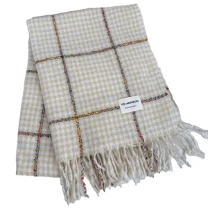 Thickened warm plaid scarf for women and men, classic vintage grid shawl with chic tassels.