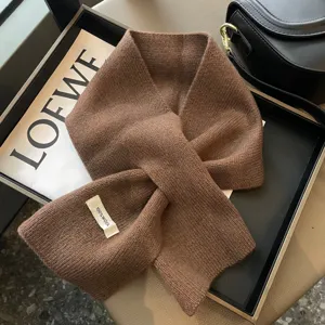 Morbida sciarpa incrociata in lana marrone, calda invernale, tinta unita, foulard chic
