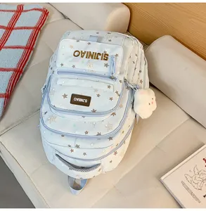 Carino zaino scolastico azzurro chiaro con stampa di stelle, multi-tasche e ciondolo di peluche.