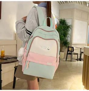 Zaino scolastico pastello casual con ricamo di margherite e comode tasche multiple.