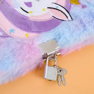 Grazioso taccuino in peluche soffice con lucchetto e chiavi per ragazze e studenti.