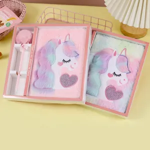 Süßes Plüsch Einhorn Notizbuch Set mit Kugelschreiber, A5 Tagebuch Geschenkbox für Schüler.