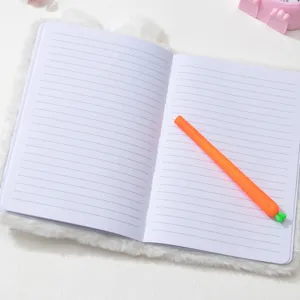 Simpatico quaderno soffice con orecchie di coniglio penna carota diario aperto cancelleria principale