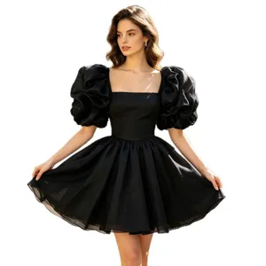 Schwarzes französisches Minikleid mit Puffärmeln, quadratischer Ausschnitt und elegantes Kleid