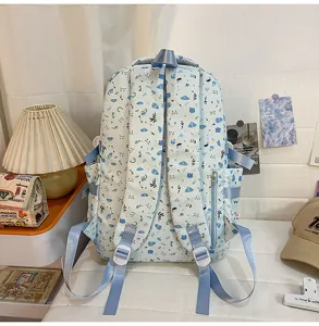 Zaino casual azzurro chiaro con stampa floreale, perfetto per studenti e viaggi leggeri.
