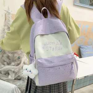 Zaino bicolore carino per studenti con stampa di stelle e ciondolo a nuvola di peluche morbido.
