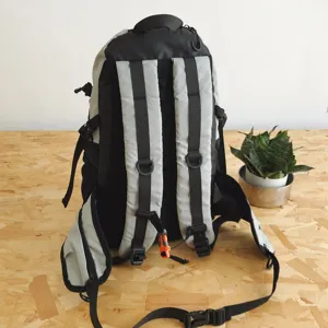 Durable outdoor mountaineering backpack, large capacity travel hiking backpack for men and women.
