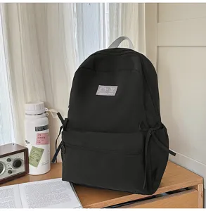Minimalistische zwarte rugzak voor vrouwen, grote capaciteit schooltas voor studenten en dagelijks.
