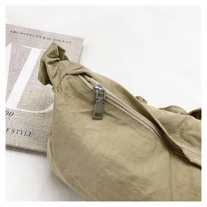 Casual pleated nylon crossbody bag, large capacity fashion dumpling bag for daily commuting and travel.