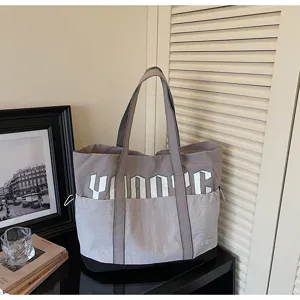 Grande borsa tote a spalla in tela color block di grande capacità per donna viaggio quotidiano.