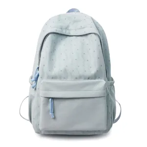 Leichter lässiger hellblauer Rucksack mit Sternenmuster für Schule Reisen und Alltag chic.