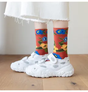 Retro floral mid-tube socks for men and women, stylish spring and autumn cotton street wear.