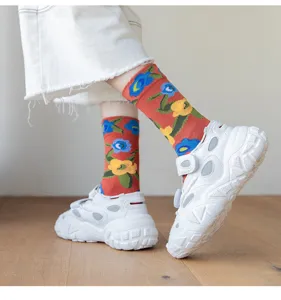 Retro floral mid-tube cotton socks for women and men, vintage street fashion wear.