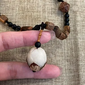 Collana di perle di legno Zen cinese Bodhi con ciondolo frutta bianca, stile etnico retrò.