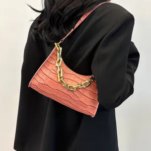 Women Croc Pattern Underarm Bag Fashion Crocodile Embossed Baguette Shoulder Bag With Thick Metal Chain Retro Trendy Pu Leather Handbag Purse