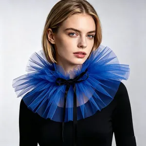Blauer Tüll-Stehkragen mit schwarzer Schleife, kurzer Hals-Accessoire für Kostüm und Mode.