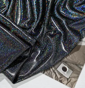 Schwarzer holografischer Glitzerstoff glänzendes Textilmaterial für Kostüm und Fotohintergrund.