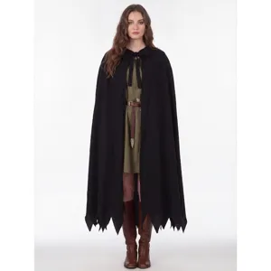 Λεπτομερης παρουσιαση της μαυρης αποκριατικης καπας με μοναδικο οδοντωτο στριφωμα και δεσιμο.