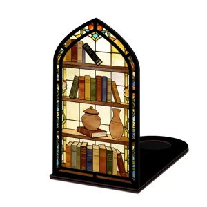 Dettaglio angolo libro vetrata gotica, inserto libreria in miniatura, fermalibri decorativo.