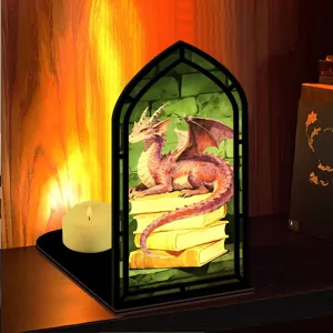 Vista dettagliata della luce notturna angolo libro drago fantastico, decorazione.