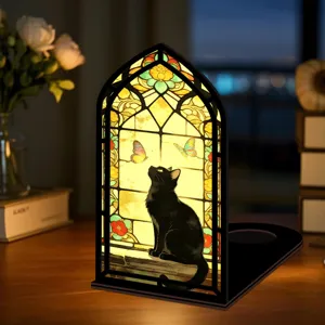 Fermalibri in legno con design gatto nero in vetro colorato e calda luce notturna a LED.