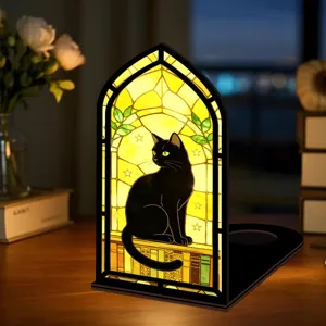 Vista dettagliata dell'inserto fermalibri gatto nero con design in vetro colorato e luce LED calda.