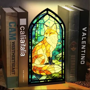 Luce notturna volpe in vetrate BookNook inserto per scaffale con design ad arco gotico.