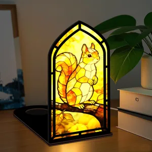 Vista dettagliata dell'inserto per libreria in legno con pannello luminoso scoiattolo in acrilico.