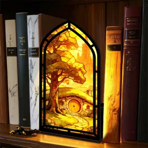 Vista dettagliata della luce notturna per angolo libro fantastico, decorazione calda.