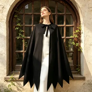 Schwarzer Halloween Vampir Umhang mit Schwalbenschwanz Saum, Gothic Kostüm Mantel.