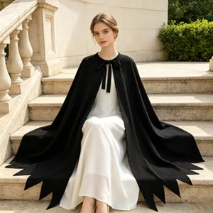 Schwarzer gotischer Umhang Halloween Vampir Cosplay Cape mit gezacktem Fledermausflügel-Saum