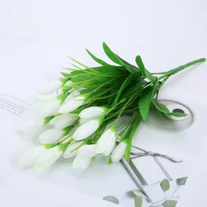 Künstlicher weißer Magnolienknospen Blumenstrauß für Heimtextilien Fotografie Requisiten.