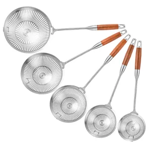 Set di schiumarole in acciaio inossidabile con manico in legno per uso cucina