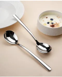 Hoogwaardige 304 roestvrijstalen lepel lange handgreep elegante soepdessertlepel.