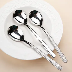 Hoogwaardige 304 roestvrijstalen lepelset, elegante langstelige soep- en dessertlepels voor thuis.