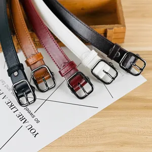 Cinturón fino de piel sintética para mujer con hebilla cuadrada ideal para vaqueros.
