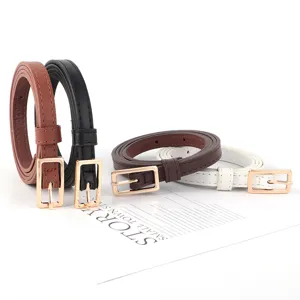 Ceinture fine en cuir pour femme avec boucles dorées, élégante pour robe et pull.