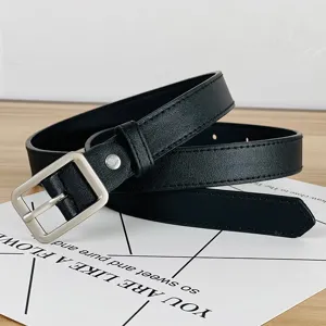 Stijlvolle zwarte dames casual riem met vierkante metalen gesp voor jeans en dagelijks