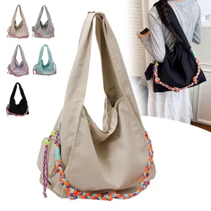 Borsa a tracolla in nylon grande capacita per donna, borsa casual con cinturino colorato.