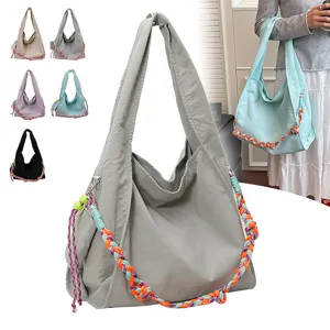 Borsa a tracolla capiente in nylon da donna, borsa casual con spallacci intrecciati colorati.