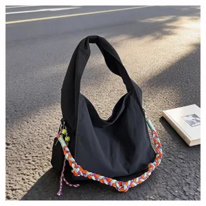 Borsa a tracolla casual in nylon nero con cinturino intrecciato colorato per donne.