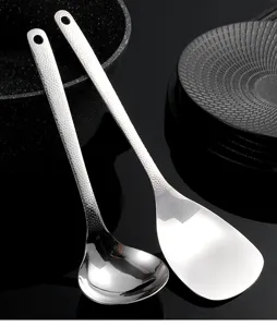 Mini 304 roestvrijstalen soeplepel en spatel set met gehamerd handvat voor dagelijks koken.