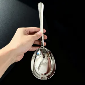 Cuillère de service en acier inoxydable à manche court, grand modèle finition brillante.