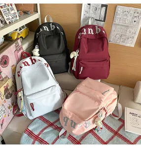 Zaino scolastico casual in tela per studenti, elegante e leggero con fantastici ciondoli carini.