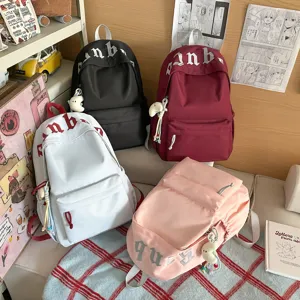 Zaino casual alla moda per la scuola e uso quotidiano con bellissimi ricami e lettere.