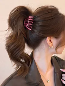 Minimalist gradient triangular hair claw clip for women, elegant back head hair accessory detail.