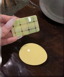 Molletta per capelli in acetato stile dolce griglia verde e fermaglio ovale giallo da donna.