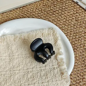 matte black hair claw clip minimalist hair accessory for daily styling and elegant hairstyles